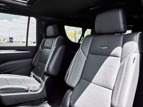 Used 2025 Cadillac Escalade ESV Sport AWD/4WD image 46