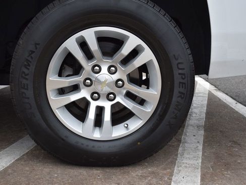 Used 2018 Chevrolet Suburban LT image 11