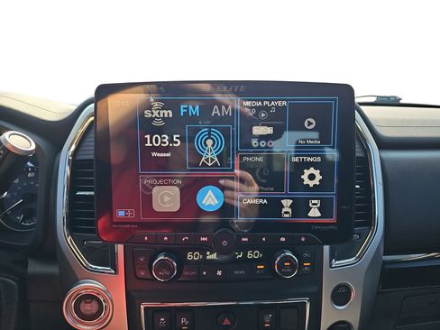 Used 2020 Nissan Titan SV w/ SV Convenience Package RWD image 18