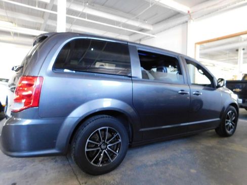 Used 2018 Dodge Grand Caravan GT image 5