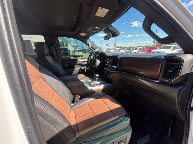 Used 2024 Chevrolet Silverado 1500 High Country AWD/4WD image 16