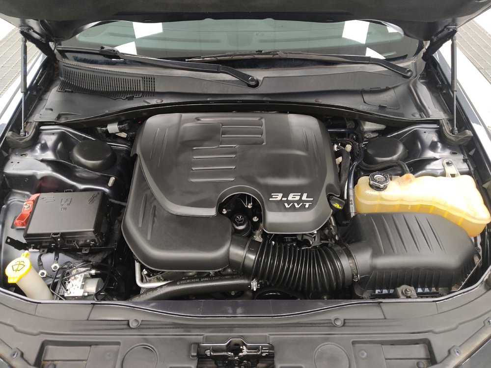 Used 2018 Chrysler 300 Touring L RWD image 30