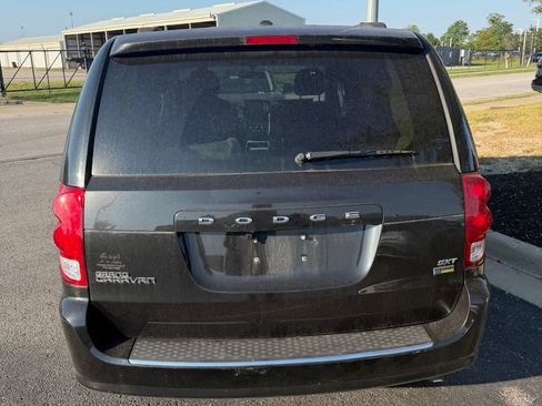 Used 2016 Dodge Grand Caravan SXT FWD image 4
