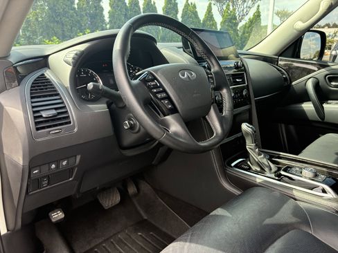 Used 2024 INFINITI QX80 Luxe w/ All-Season Package RWD image 23