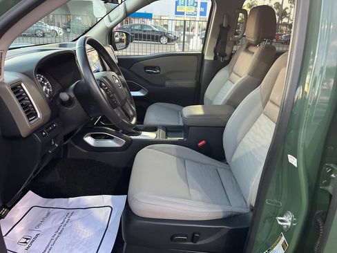 Used 2023 Nissan Frontier SV w/ SV Convenience Package RWD image 10
