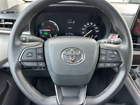 Used 2024 Toyota Sienna LE AWD/4WD image 23