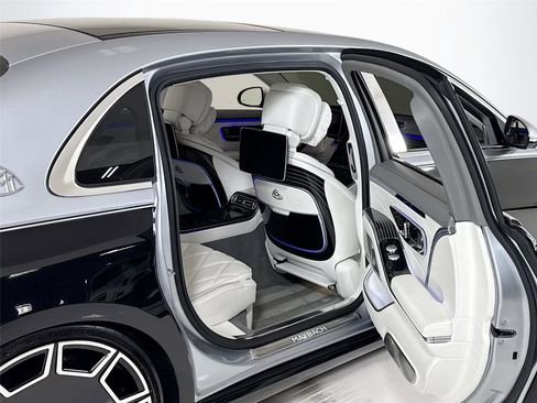 Used 2024 Mercedes-Benz Maybach S 580 4MATIC image 35
