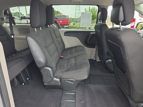 Used 2020 Dodge Grand Caravan SE w/ UConnect Hands-Free Group FWD image 16