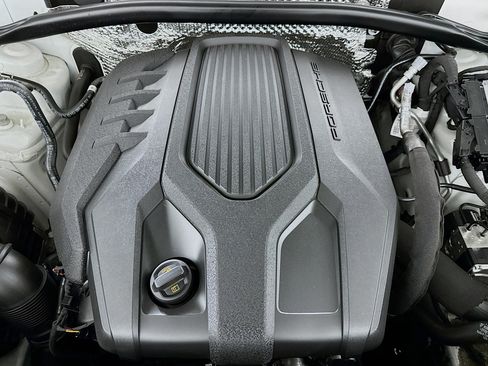 Used 2023 Porsche Macan Turbo image 31