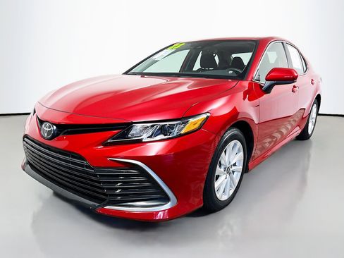 Used 2023 Toyota Camry LE image 10