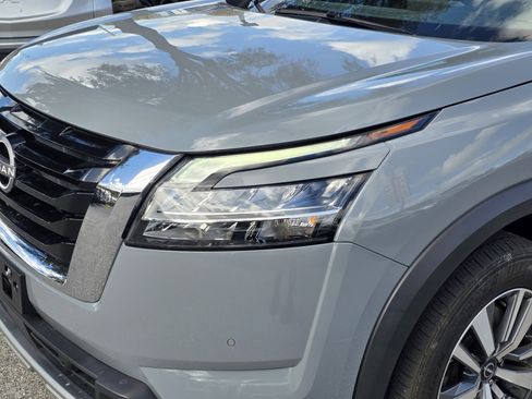 Used 2024 Nissan Pathfinder SL image 6