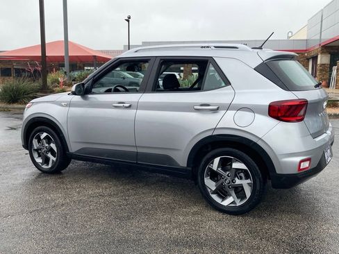 Used 2025 Hyundai Venue SEL FWD image 6
