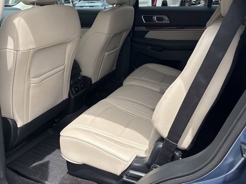 Used 2018 Ford Explorer Platinum AWD/4WD image 4