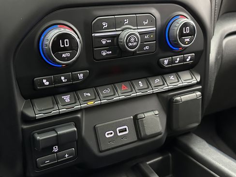 Used 2022 Chevrolet Silverado 3500 High Country image 22