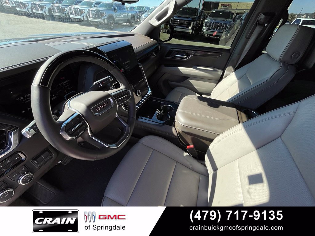 Used 2025 GMC Yukon Elevation w/ Elevation Premium Package AWD/4WD image 10