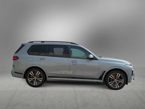 Used 2026 BMW X7 xDrive40i w/ M Sport Package image 9
