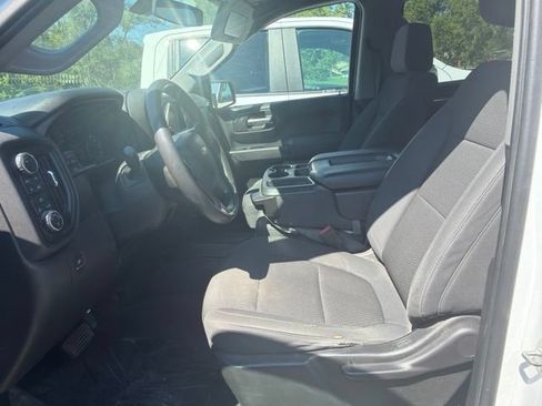 Used 2020 Chevrolet Silverado 1500 Custom w/ Custom Value Package AWD/4WD image 4
