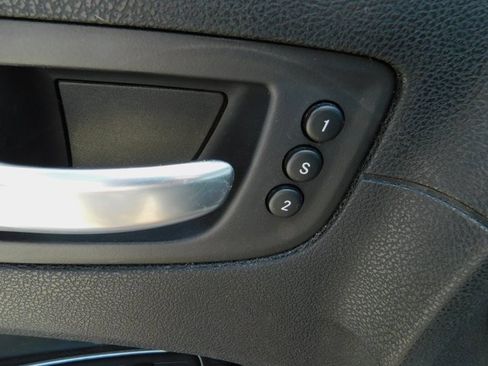 Used 2019 Chrysler 300 Limited w/ Safetytec Plus Group image 27