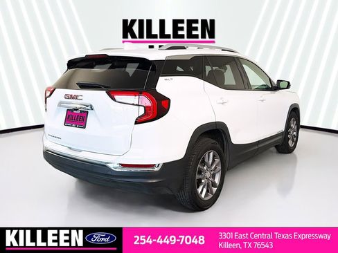 Used 2024 GMC Terrain SLT image 8