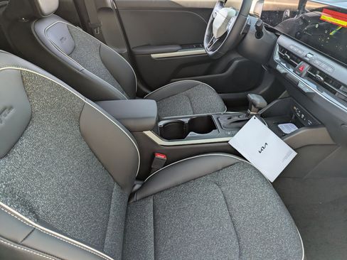 New 2025 Kia K4 GT-Line image 9
