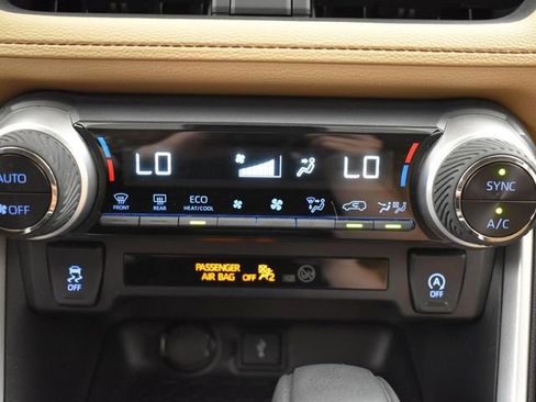 Used 2020 Toyota RAV4 XLE image 20