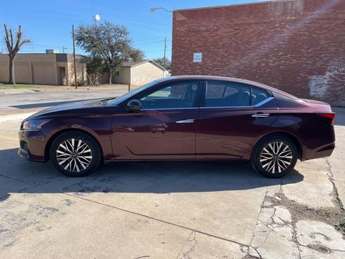 Used 2025 Nissan Altima 2.5 SV FWD image 3