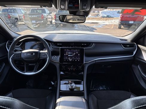 Certified 2024 Jeep Grand Cherokee L Laredo image 17