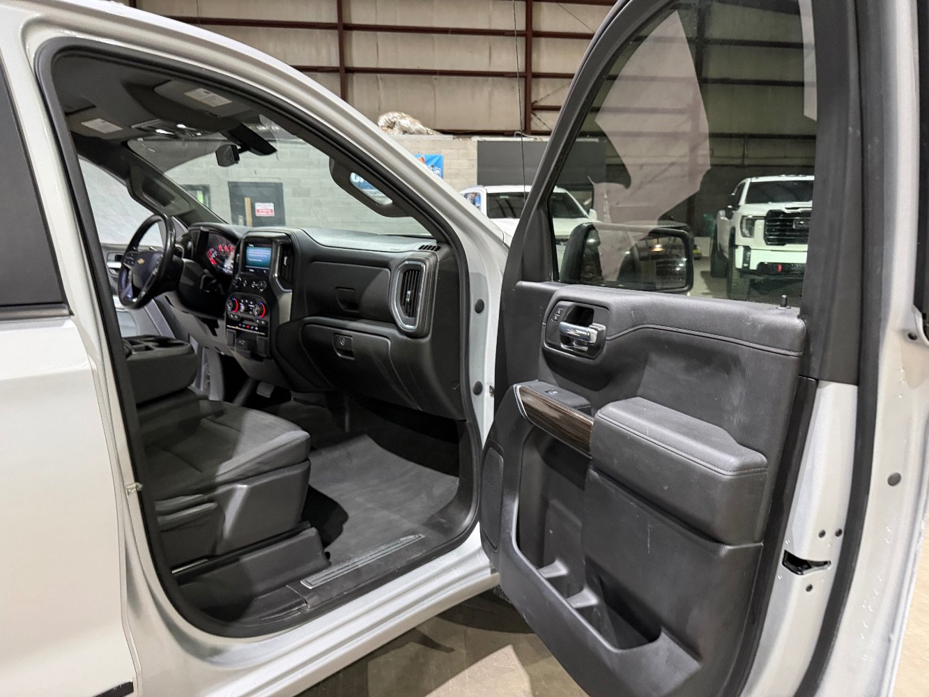 Used 2021 Chevrolet Silverado 1500 LT AWD/4WD image 25