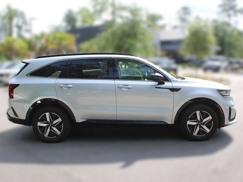 Used 2021 Kia Sorento S w/ Panoramic Sunroof Package FWD image 13