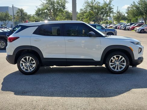 Used 2021 Chevrolet TrailBlazer LS FWD image 4