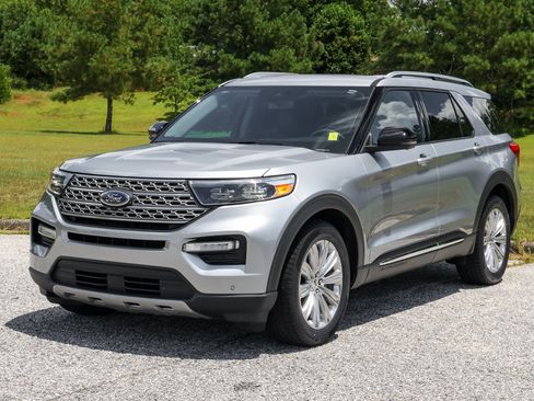 Used 2023 Ford Explorer Limited w/ Equipment Group 301A RWD image 3