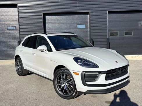 Certified 2024 Porsche Macan image 12