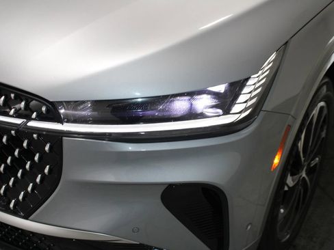 Used 2024 Lincoln Nautilus Reserve image 54