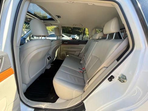 Used 2014 Subaru Outback 2.5i Limited w/ Moonroof Package image 13