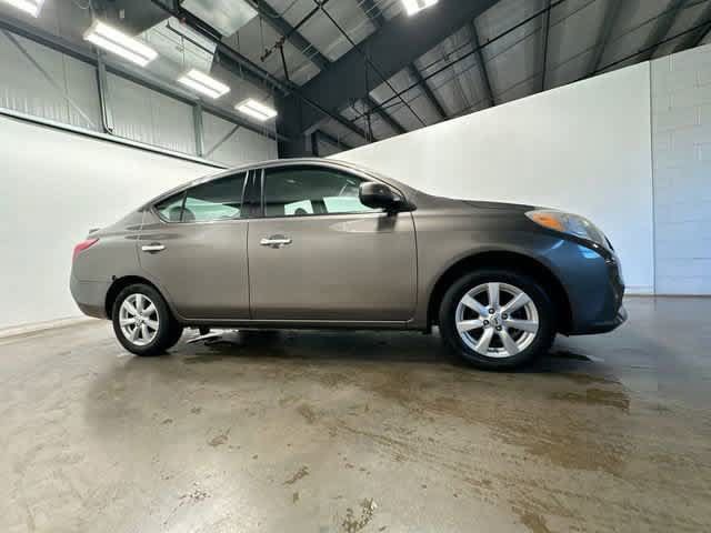 Used 2014 Nissan Versa SV w/ Convenience Package FWD image 3