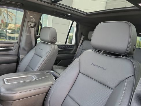 Used 2021 GMC Yukon Denali w/ Denali Premium Package AWD/4WD image 27