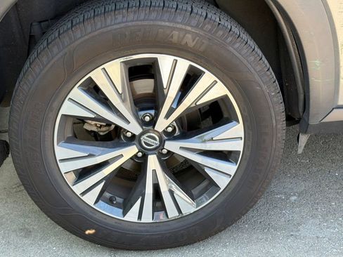 Used 2021 Nissan Rogue SV FWD image 4