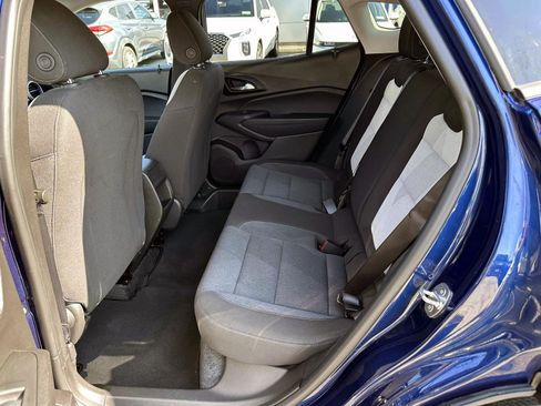 Used 2024 Chevrolet Trax LS w/ LS Convenience Package FWD image 12