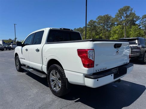 Used 2018 Nissan Titan SV w/ SV Convenience Package image 6