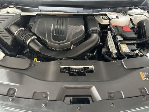 Used 2025 Chevrolet Traverse LT FWD image 12