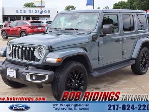 Used 2025 Jeep Wrangler Unlimited Sahara AWD/4WD image 1