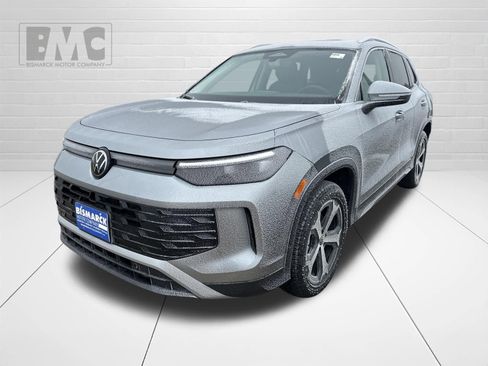 New 2026 Volkswagen Tiguan SE image 1