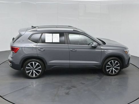 Used 2023 Volkswagen Taos SE w/ Panoramic Sunroof Package AWD/4WD image 44