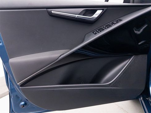 Used 2023 Kia Niro EX image 9