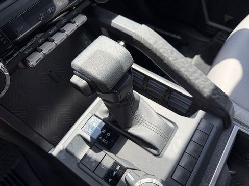 Certified 2026 Toyota Tacoma SR5 AWD/4WD image 21