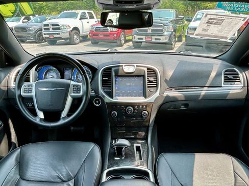 Used 2014 Chrysler 300 C w/ Light Group image 19