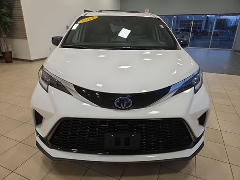 Used 2021 Toyota Sienna XSE w/ XSE Plus Package image 4