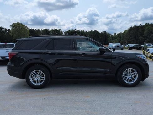 New 2026 Ford Explorer Active RWD image 3