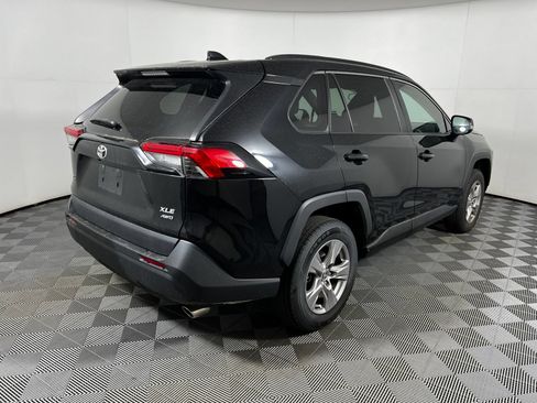 Used 2022 Toyota RAV4 XLE FWD image 5