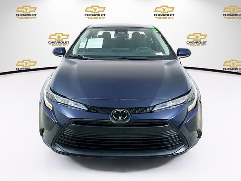 Used 2023 Toyota Corolla LE image 2